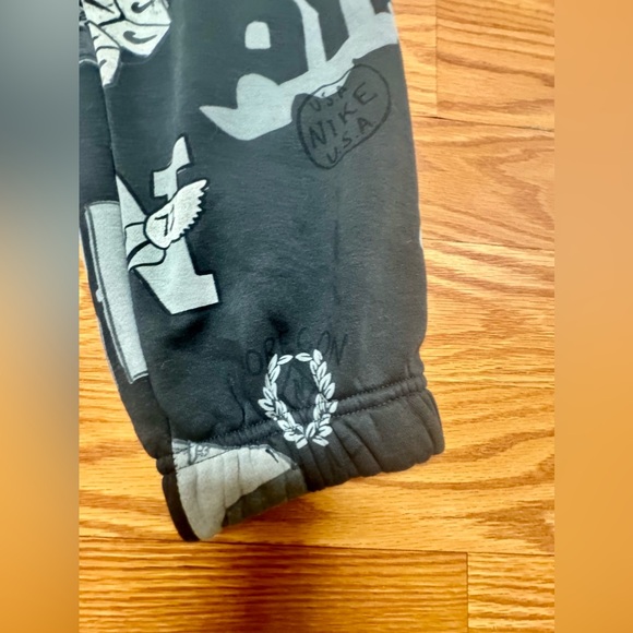 Nike Sportswear Club Fleece Men's Printed Joggers- Medium - EUC - Picture 6 of 11